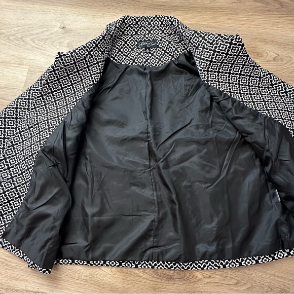 Eden Court Black and White Cropped Blazer size M - Picture 4 of 7